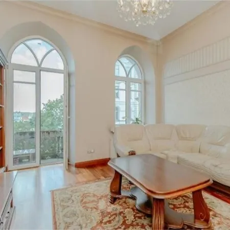 Old Town Historical Building Apartament With Panoramic View Apartment