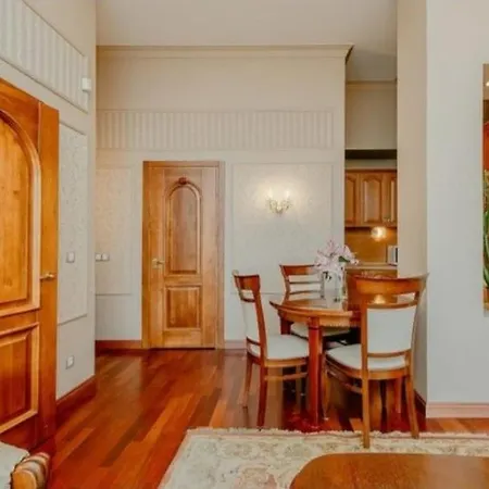 Old Town Historical Building Apartament With Panoramic View 公寓